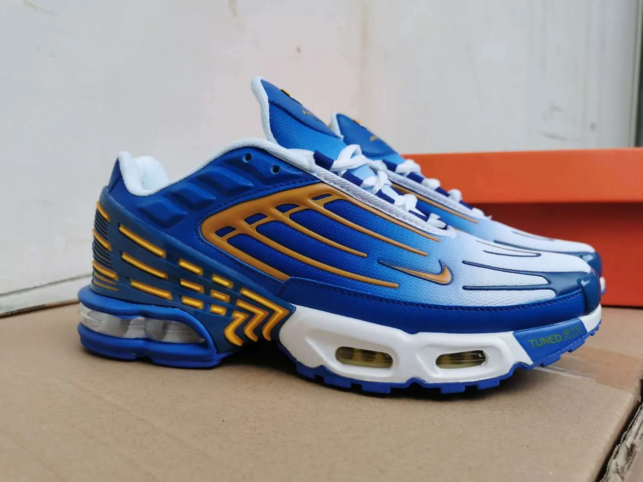 Nike Blue Yellow Layered Synthetic Cage Visible Air Cushioning Lifestyle Sneakers 9