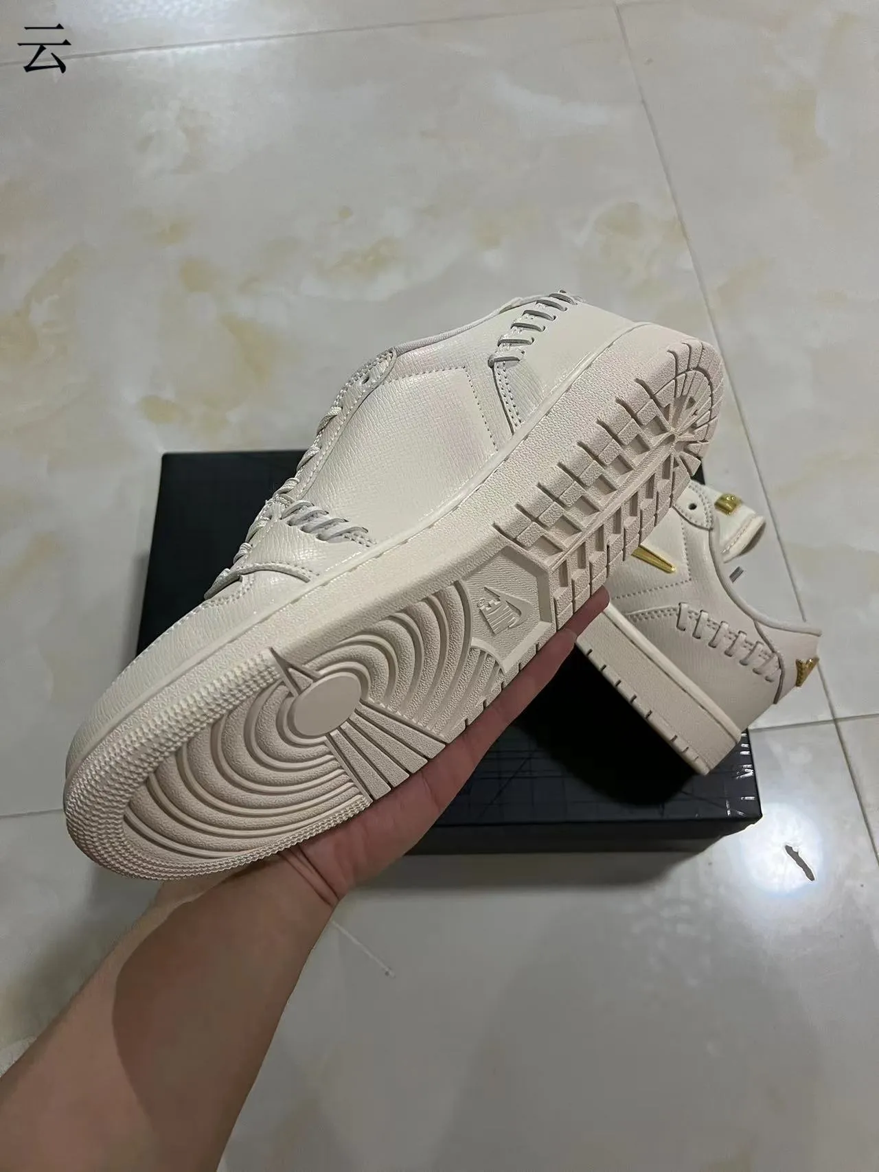Nike Dunk Low Beige Gold Off-White Textured Leather Upper Metallic Swoosh Lifestyle Sneakers 6
