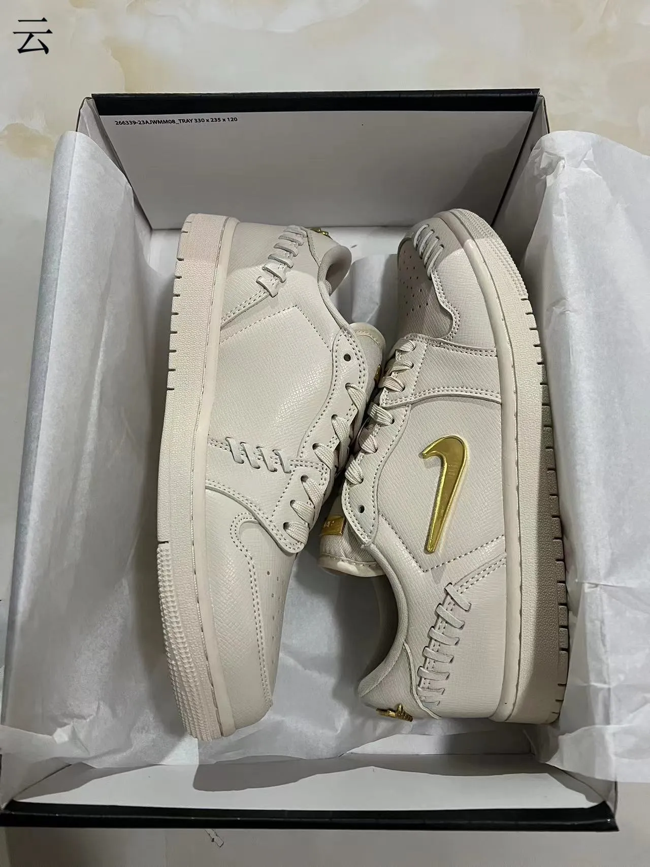 Nike Dunk Low Beige Gold Off-White Textured Leather Upper Metallic Swoosh Lifestyle Sneakers 9