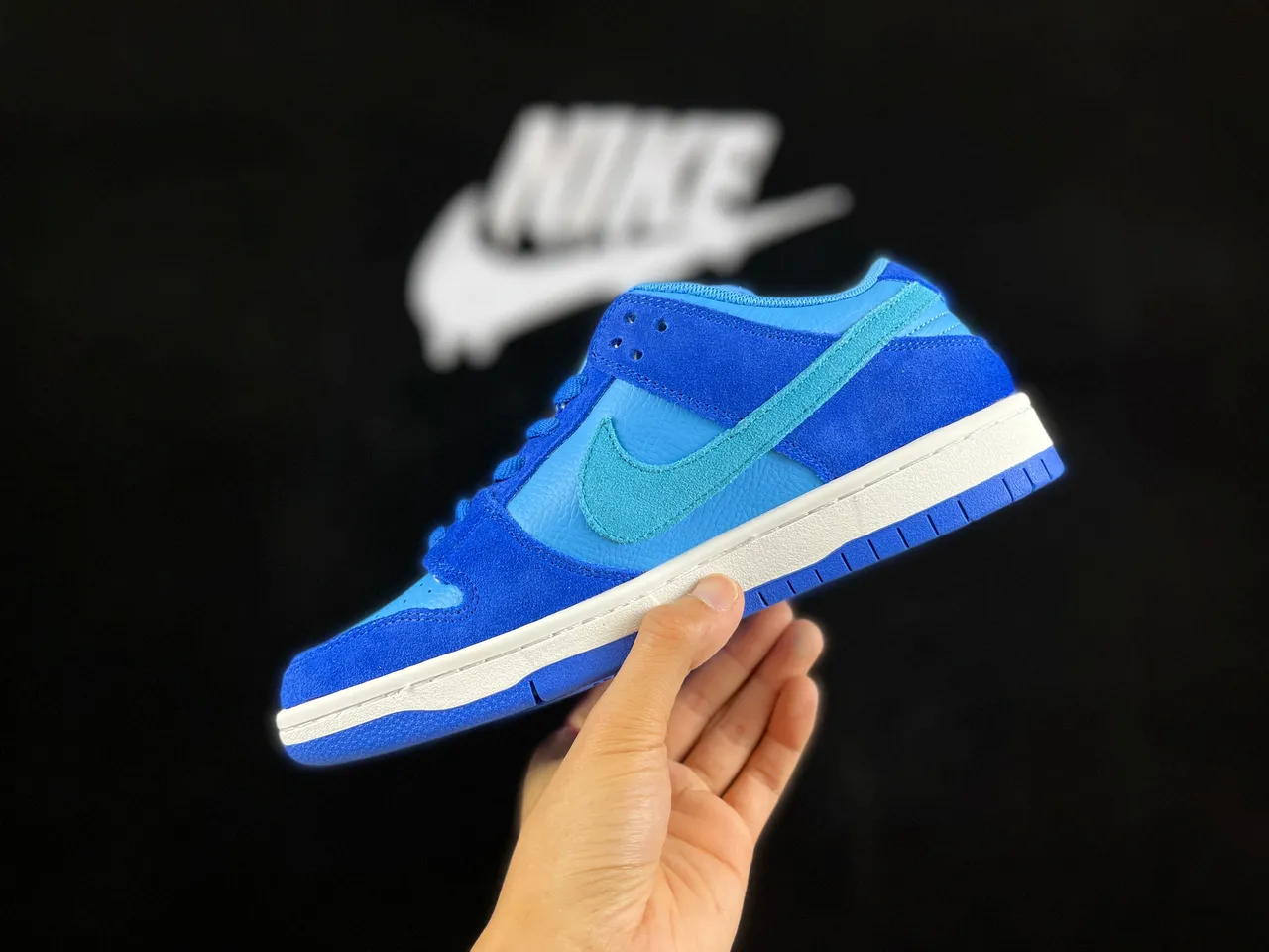 Nike Dunk Low 蓝色麂皮皮革滑板鞋 7