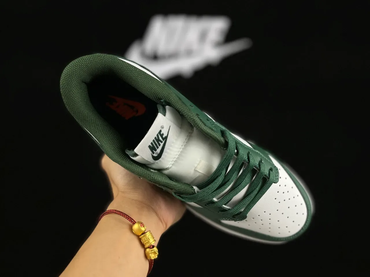 Nike Dunk Low Green and White Lifestyle Sneakers 3