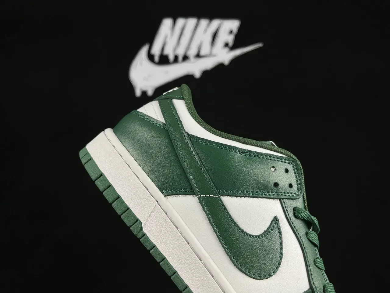 Nike Dunk Low Green and White Lifestyle Sneakers 4