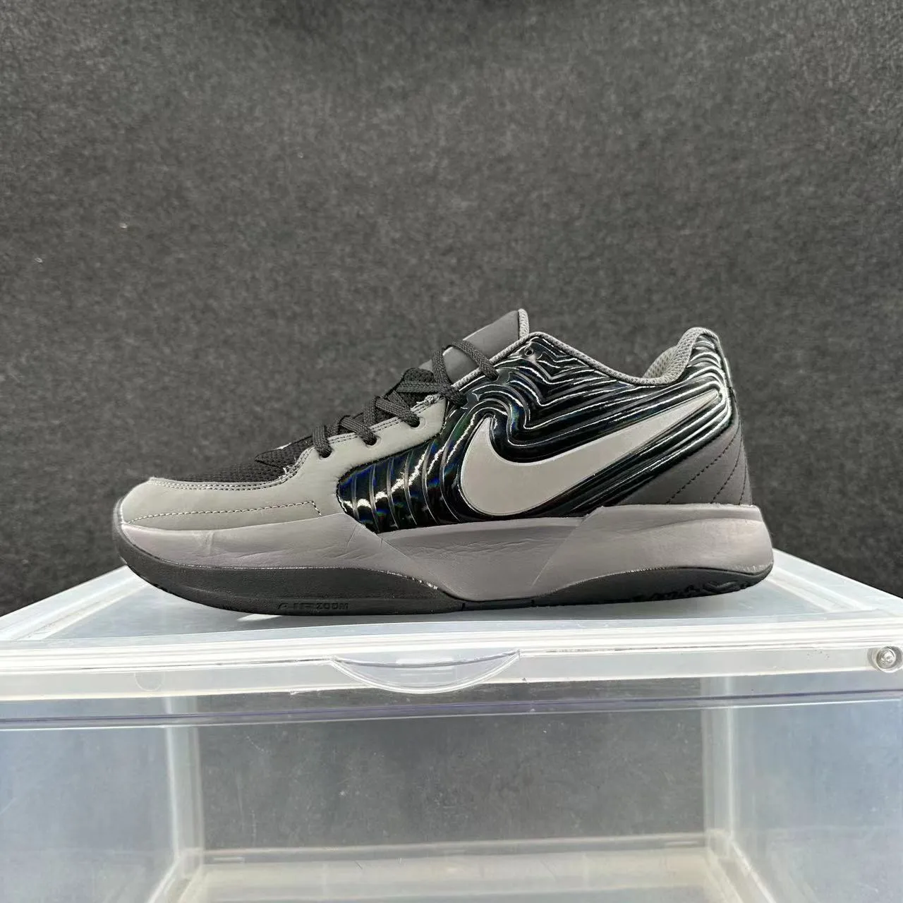 Nike Gray Black Low-Top Iridescent Wave-Patterned Side Panel Basketball Shoes 2