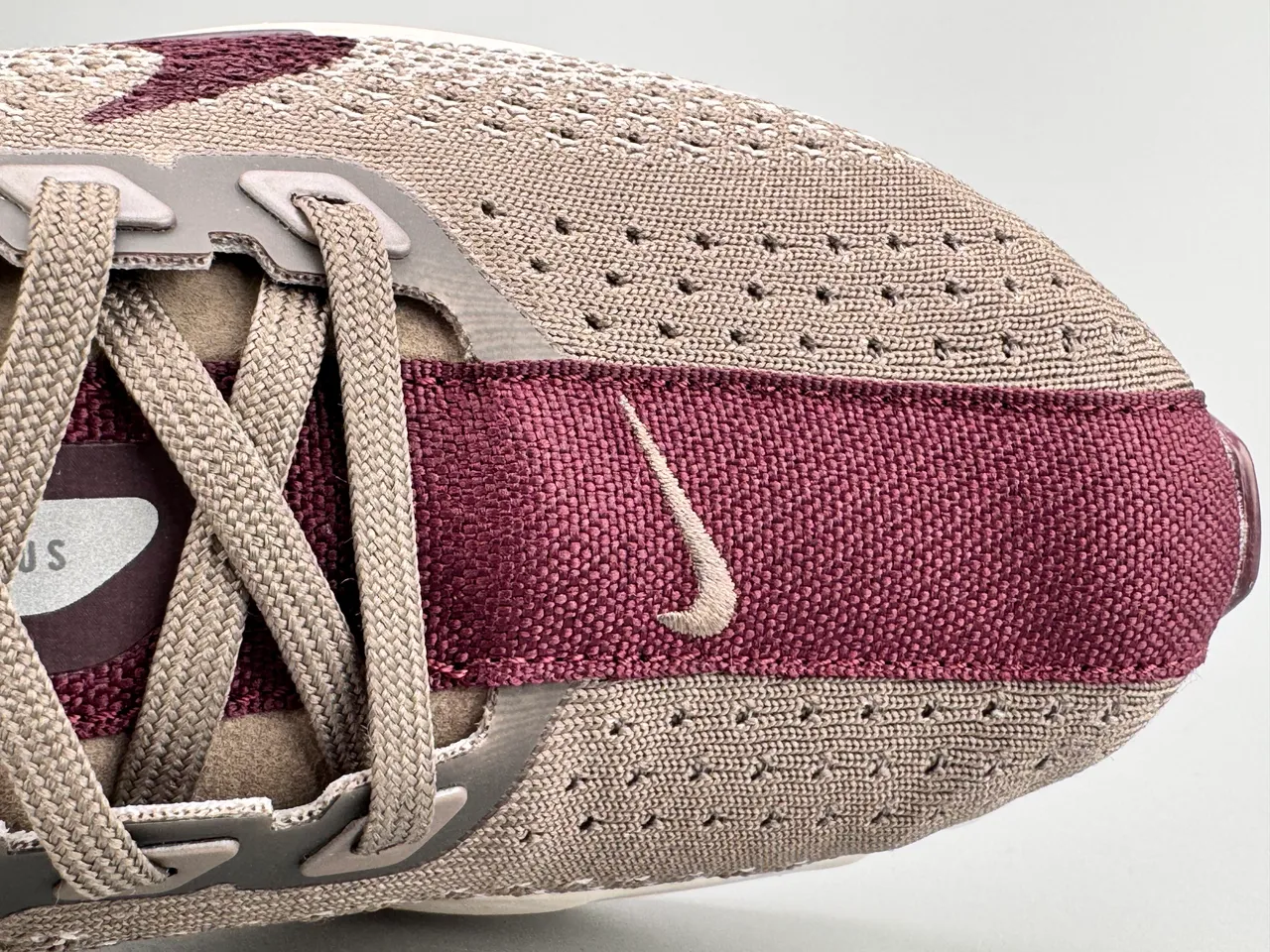Nike Gris Burdeos Malha Engineered Superior Forma De Onda ZoomX Mediasuela Zapatillas De Running 2
