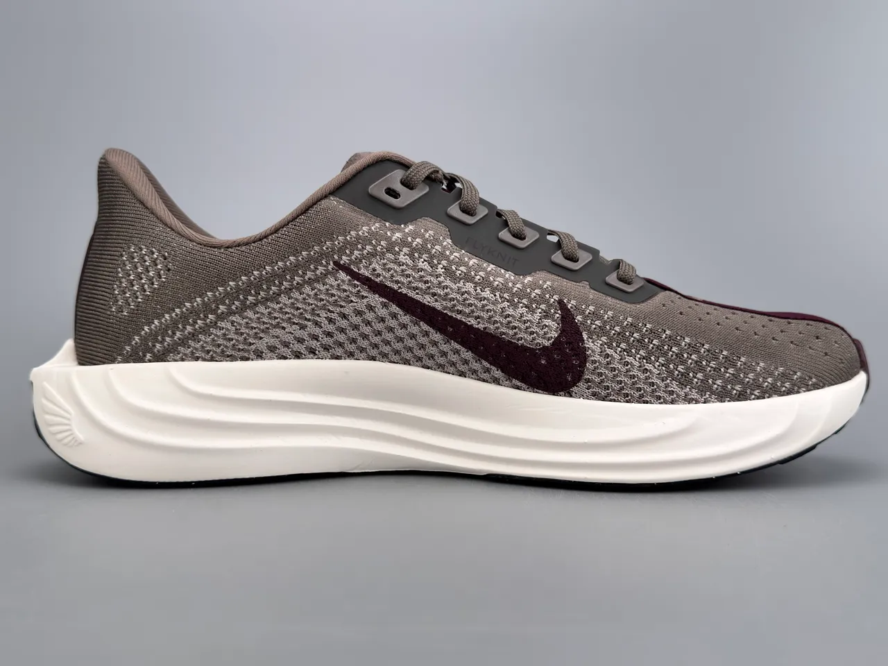 Nike Gris Burdeos Malha Engineered Superior Forma De Onda ZoomX Mediasuela Zapatillas De Running 10