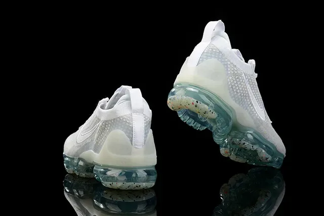 Nike Gray Transparent Engineered Knit Upper Full-Length Visible Air Unit Sole Lifestyle Sneakers 2