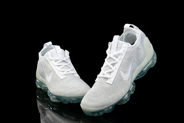 Nike Gray Transparent Engineered Knit Upper Full-Length Visible Air Unit Sole Lifestyle Sneakers 3