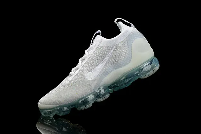 Nike Gray Transparent Engineered Knit Upper Full-Length Visible Air Unit Sole Lifestyle Sneakers 4