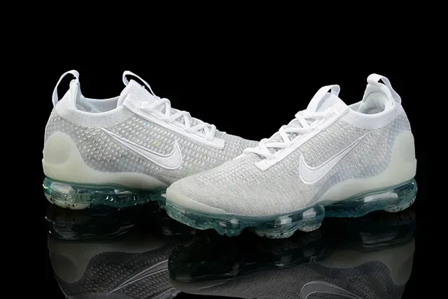 Nike Gray Transparent Engineered Knit Upper Full-Length Visible Air Unit Sole Lifestyle Sneakers 6