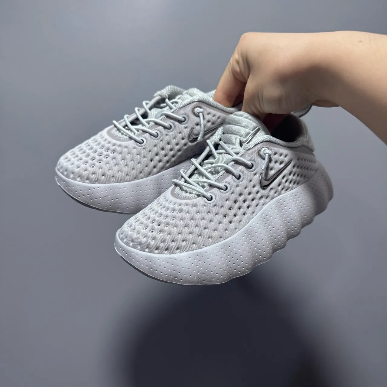 Nike Gray White Perforated Knit Upper Sculpted Wavy Midsole Running Shoes 14