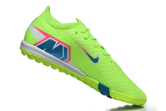 Nike Vert et Bleu Flyknit Low-Cut Silhouette Turf Chaussures de Football 3
