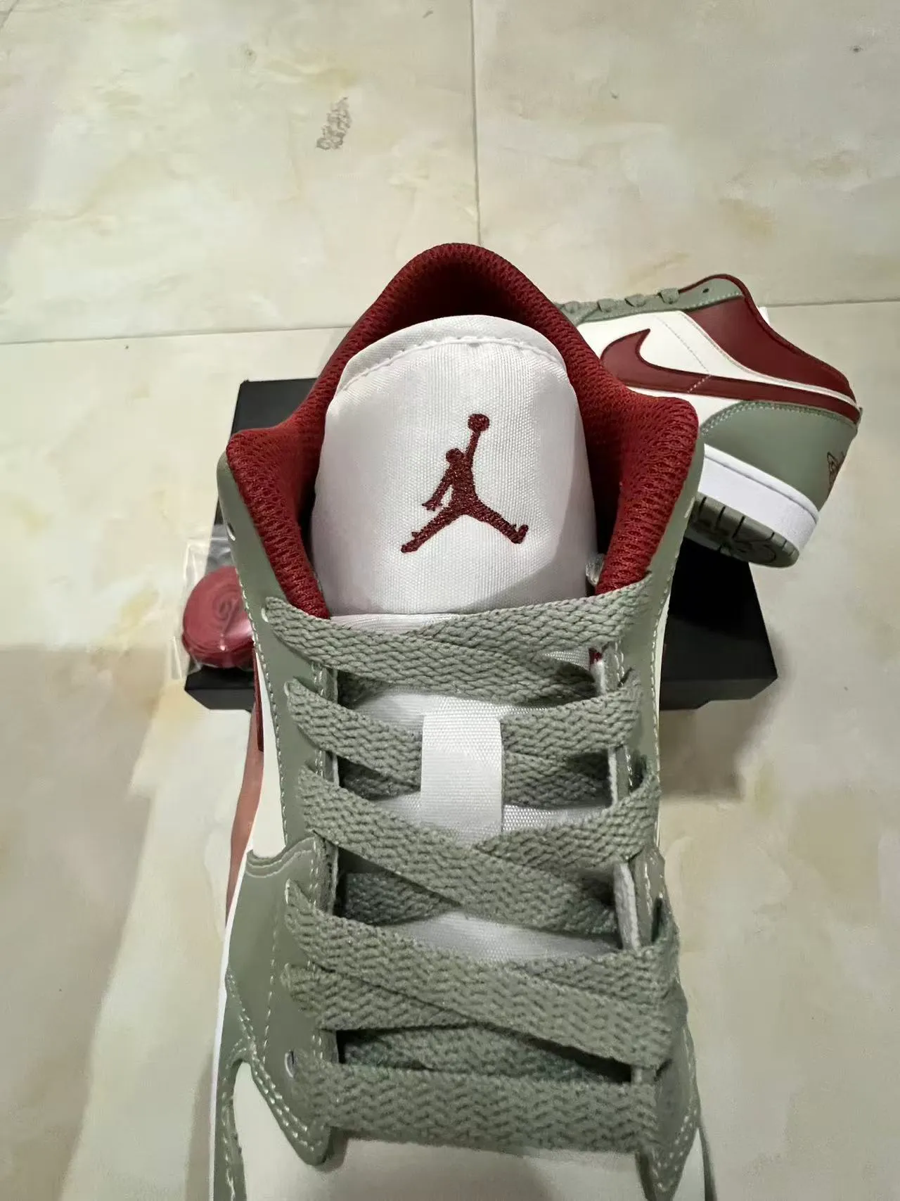 Nike Green Burgundy Low-Top Silhouette Multi-Panel Leather Construction Lifestyle Sneakers 4