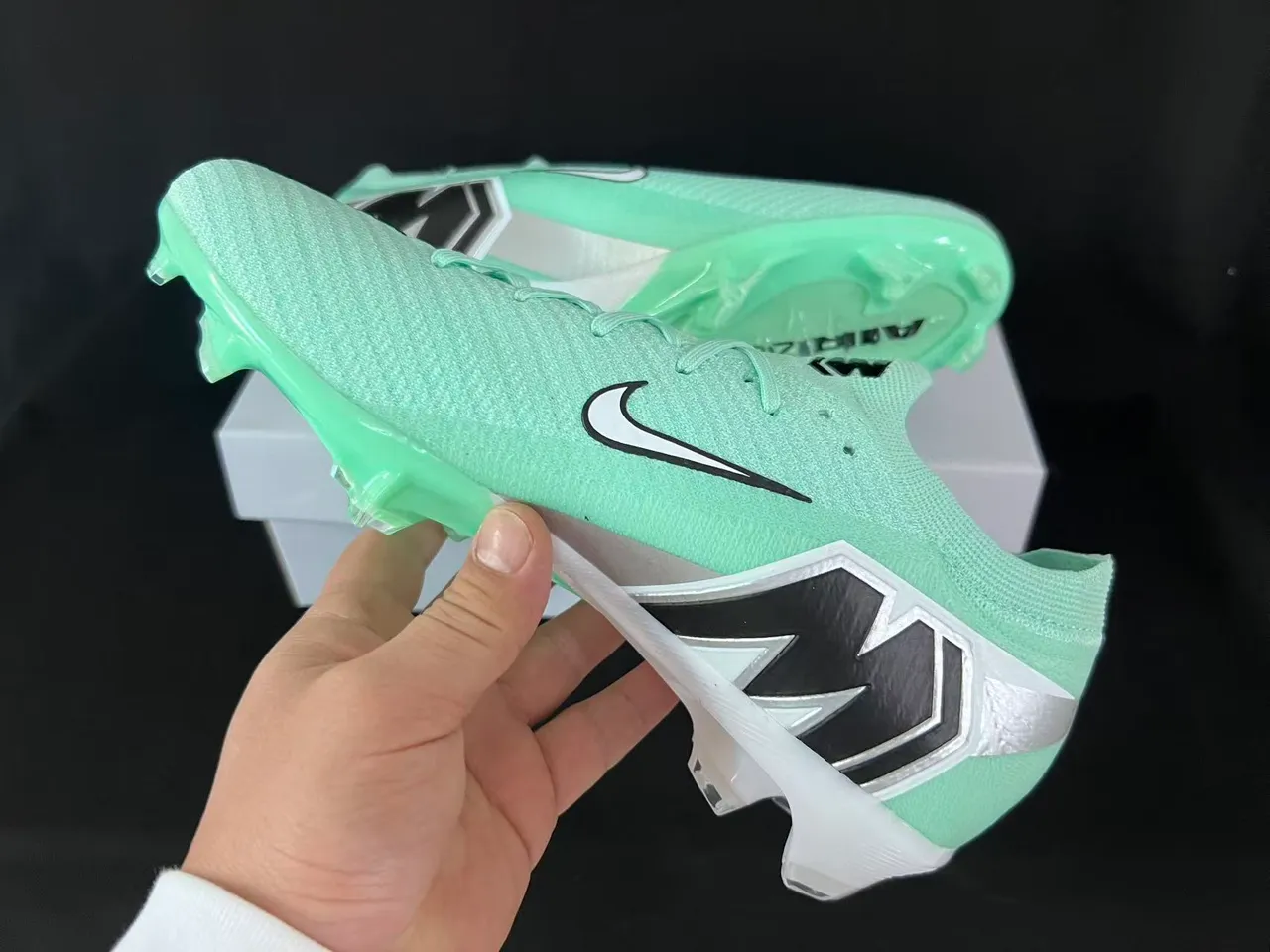 Nike Green White Knit Sock-Fit Upper Molded Conical Studs Firm-Ground Soccer Shoes 4