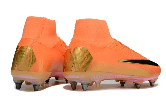 Nike Bottines de football hautes en maille orange doré semelle translucide irisée crampons pour sol ferme 5