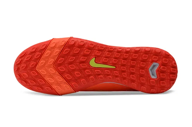Nike Chaussures de Football Turf avec Upper en Tricot Orange et Rouge, Col Dynamic Fit 6