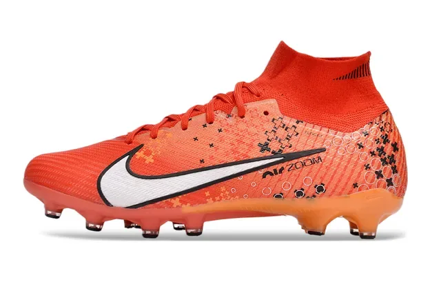 Nike Chaussures de football orange et blanc à col sock-fit, crampons coniques et surface ferme 6
