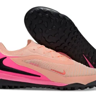 Nike गुलाबी बेज निट ऊपरी सिंथेटिक केज ओवरले टर्फ सॉकर जूते