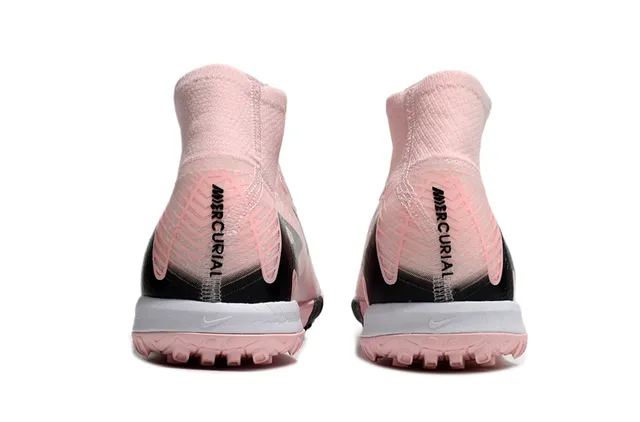 Nike Chaussures de football turf à col de chaussette ajustable en tricot texturé haut en rose et noir 4