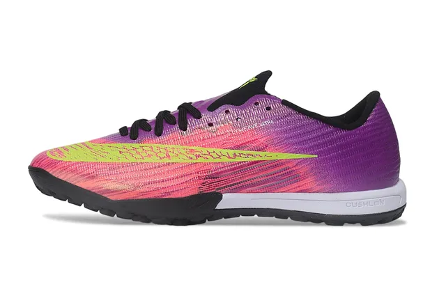 Nike chaussures de football turf violet rose avec empeigne tricot de coupe basse colorway dégradé 7