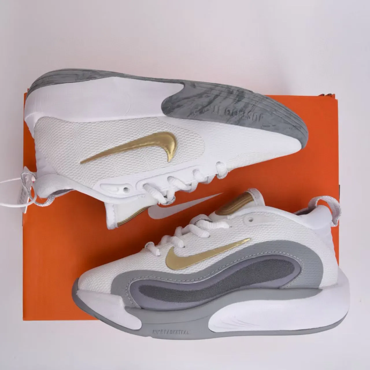 Nike Red Gold Knit Upper Hook-and-Loop Strap Lifestyle Sneakers 20