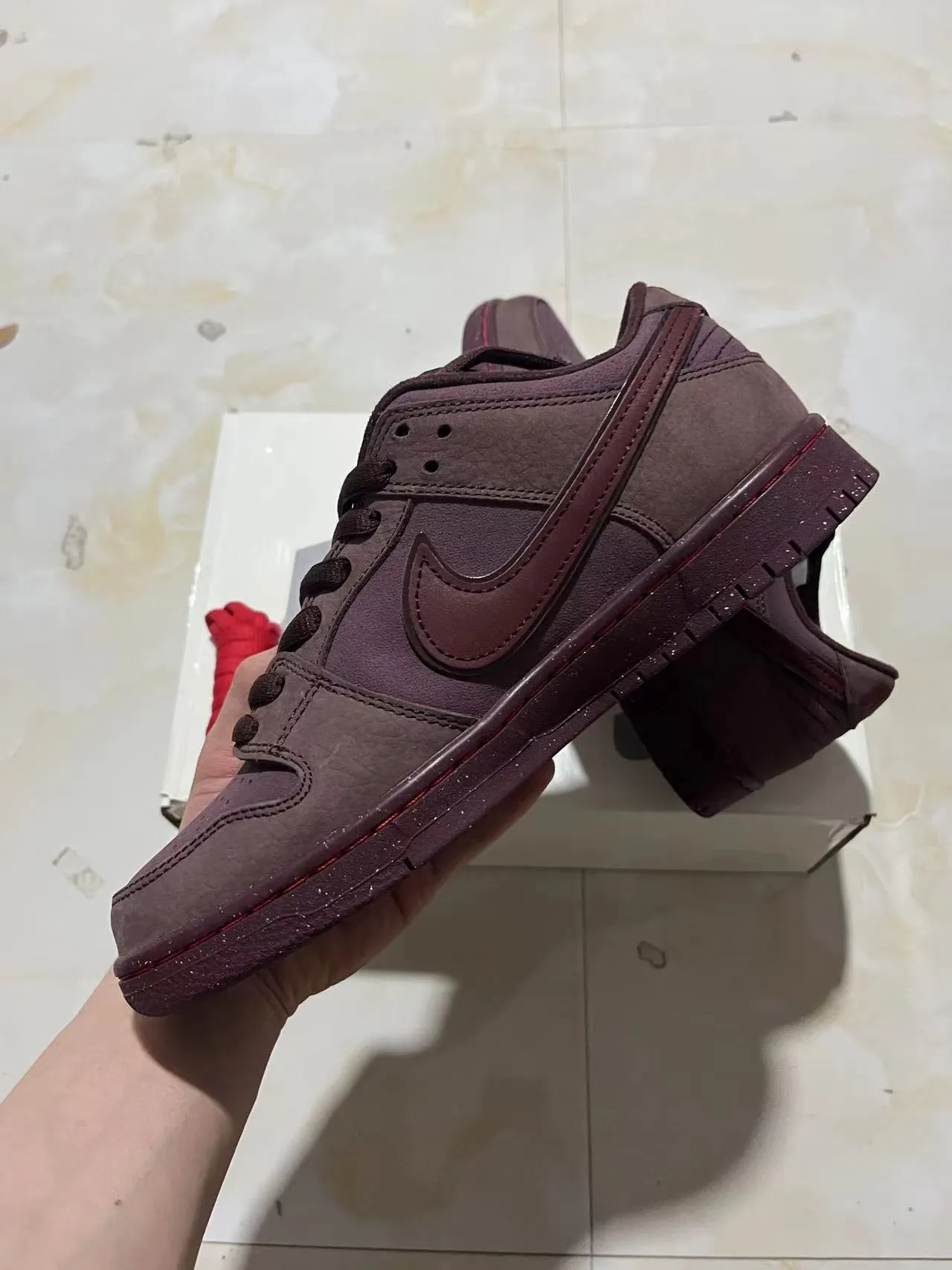 Nike SB Dunk Low Chaussures de skateboard bordeaux rouge couture 5