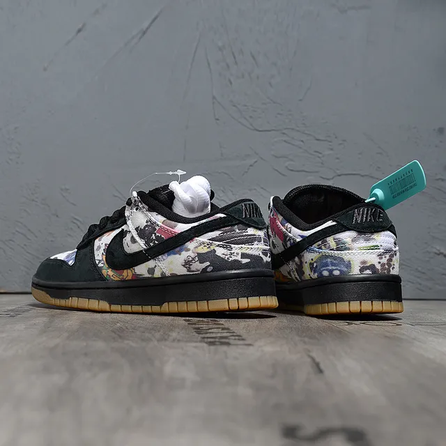 Nike SB Dunk Low World Famous x Supreme Chaussures de skateboard à impression multicolor 4