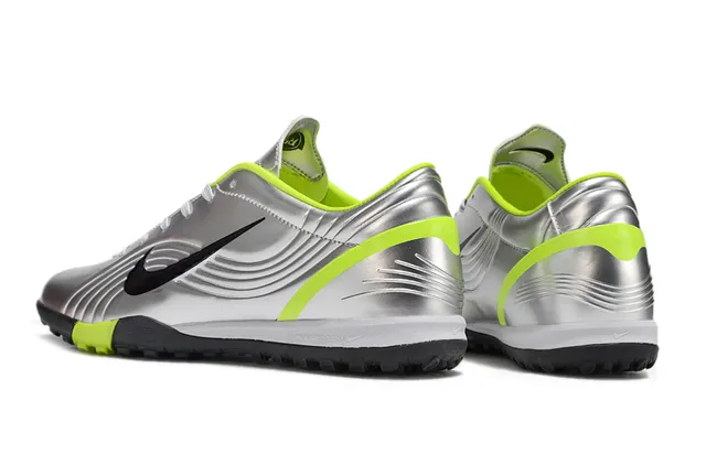 Nike tige synthétique argenté vert métallique bandes néon lime accentuées chaussures football turf 4