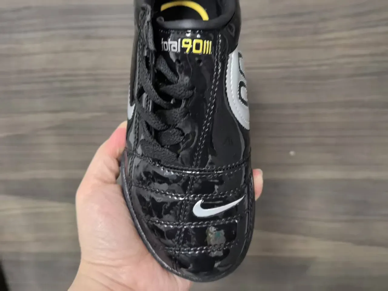 Nike Total 90 III أسود أبيض أصفر أحذية كرة القدم الداخلية 5