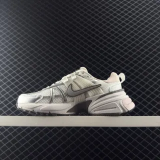 Nike V2K Run White Pink ريترو لوتوب سكلبتد ميد سول تشانكي سنيكرز