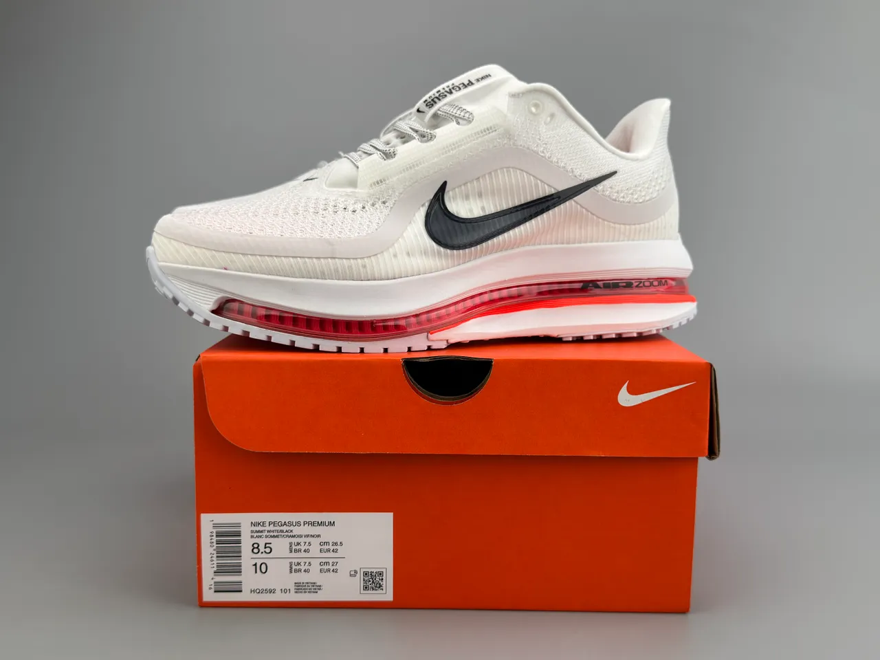 Nike White and Red Visible Air Running Shoes 2
