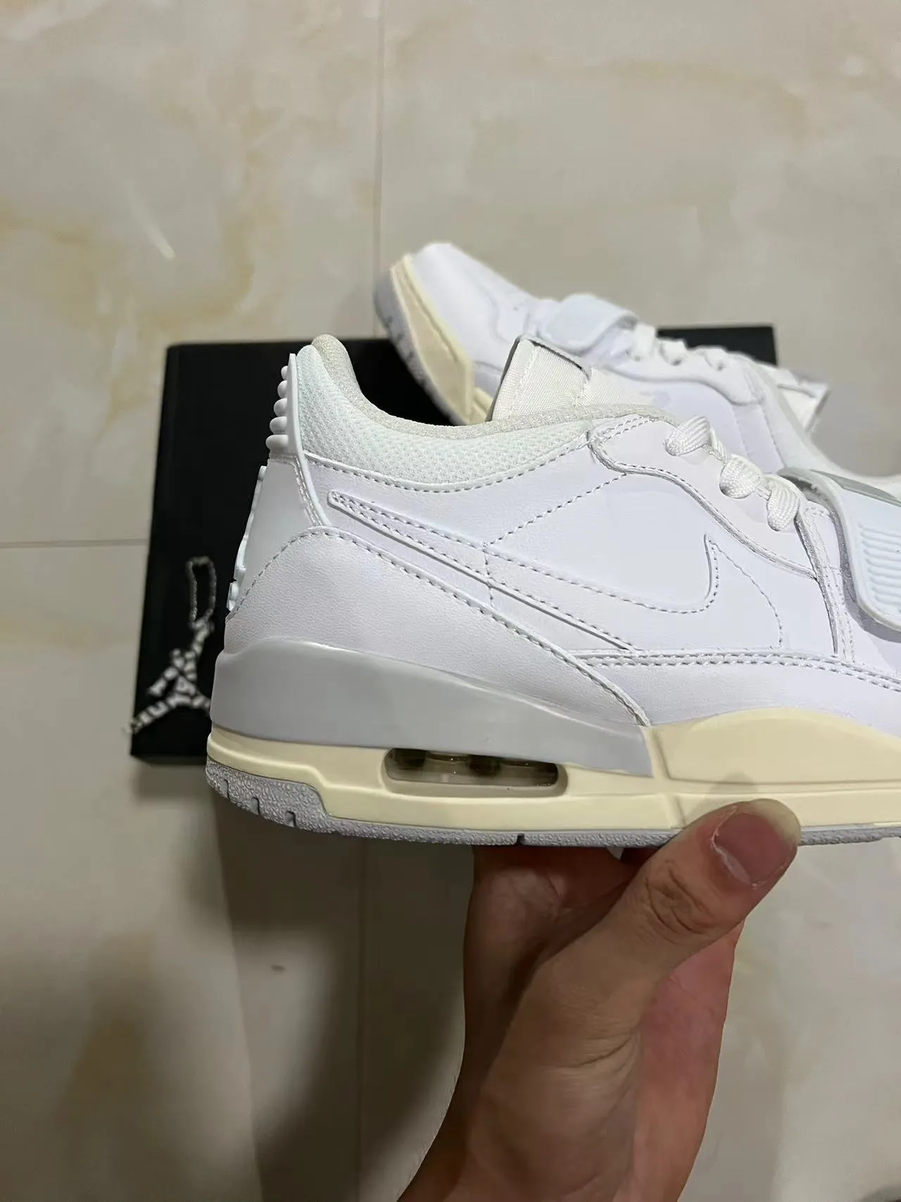 Nike White Beige Low-Top Dual-Closure Lifestyle Sneakers 7