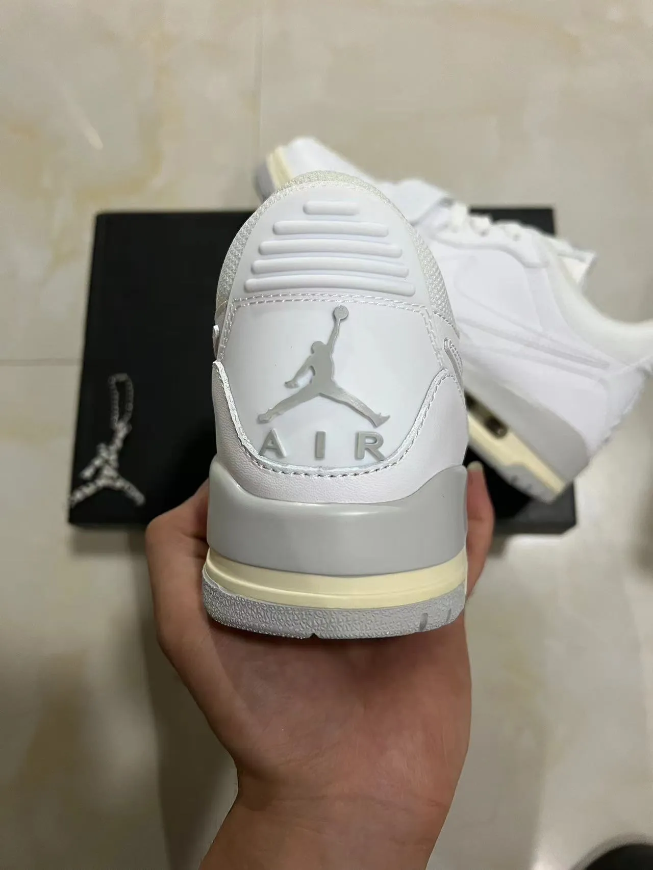 Nike White Beige Low-Top Dual-Closure Lifestyle Sneakers 8