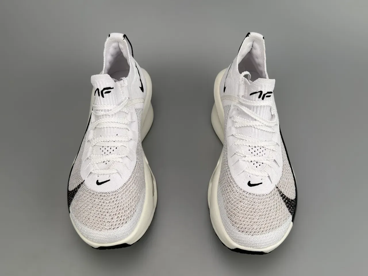 Nike White Black Knit Upper Visible Air Unit Running Shoes 9