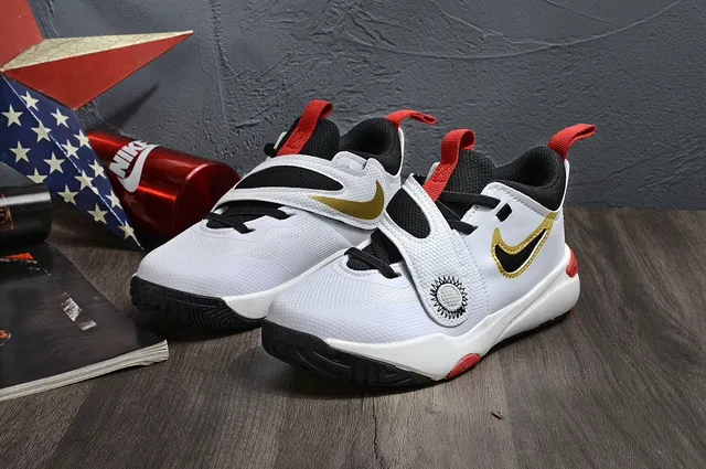 Nike White Black Laceless Dual-Strap Closure Molded Heel Pull Tab Basketball Shoes 3
