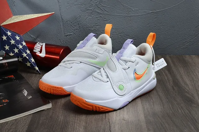 Nike White Black Laceless Dual-Strap Closure Molded Heel Pull Tab Basketball Shoes 7