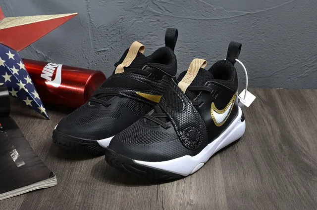 Nike White Black Laceless Dual-Strap Closure Molded Heel Pull Tab Basketball Shoes 9