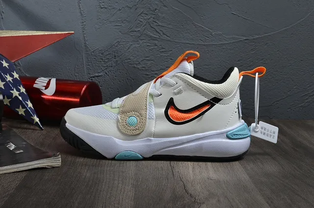 Nike White Black Laceless Dual-Strap Closure Molded Heel Pull Tab Basketball Shoes 18