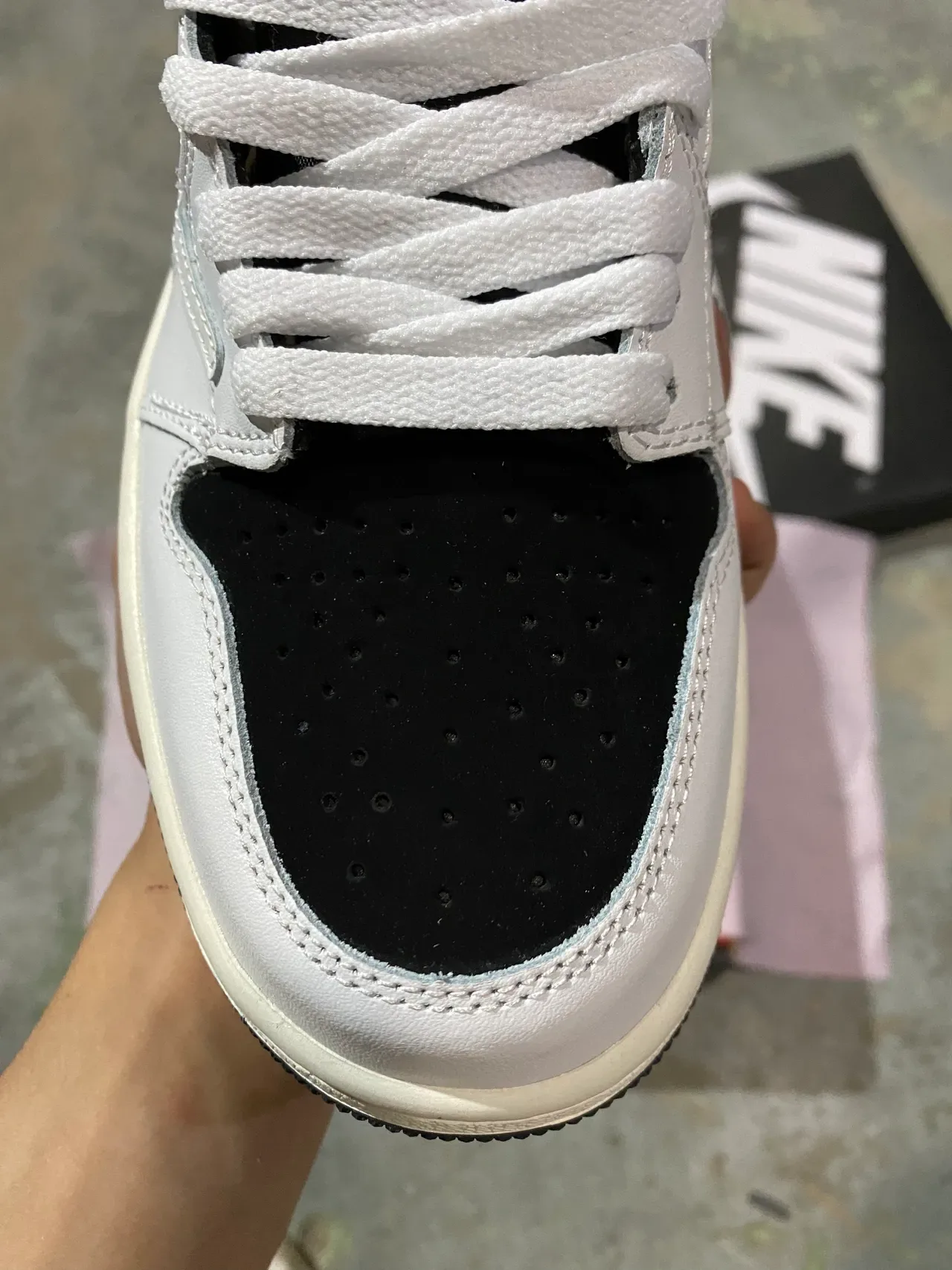 Nike Chaussures lifestyle basses à panneaux en cuir et daim blanc et noir 3