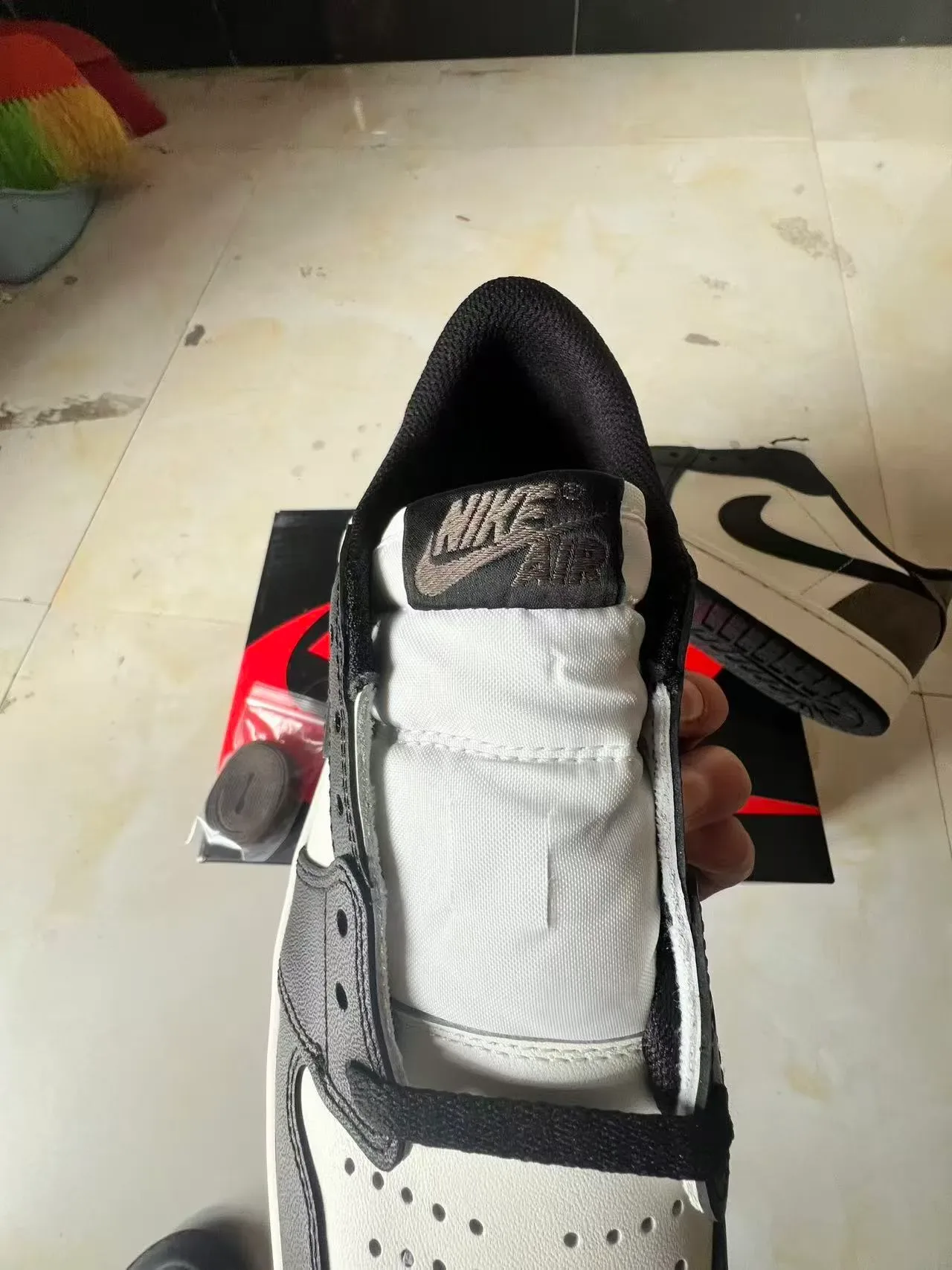 Nike White Black Low-Top Silhouette Leather And Suede Paneling Lifestyle Sneakers 4