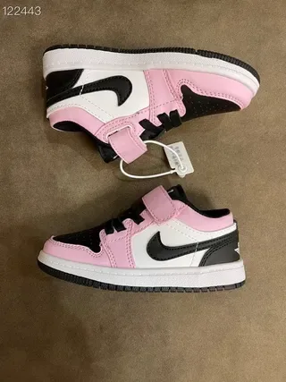 Nike White Black Low-Top Strap-Closure Lifestyle Sneakers 9