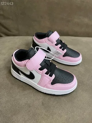 Nike White Black Low-Top Strap-Closure Lifestyle Sneakers 10