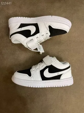 Nike White Black Low-Top Strap-Closure Lifestyle Sneakers 22