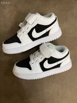 Nike White Black Low-Top Strap-Closure Lifestyle Sneakers 23