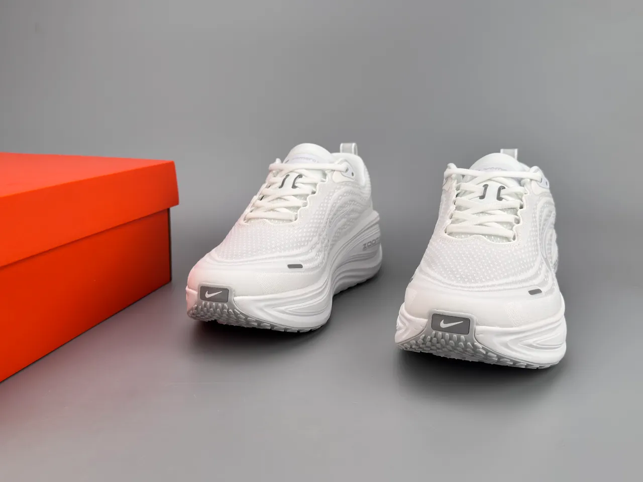 Nike White Gray Engineered Knit Upper Sculpted Wave Midsole Running Shoes 3