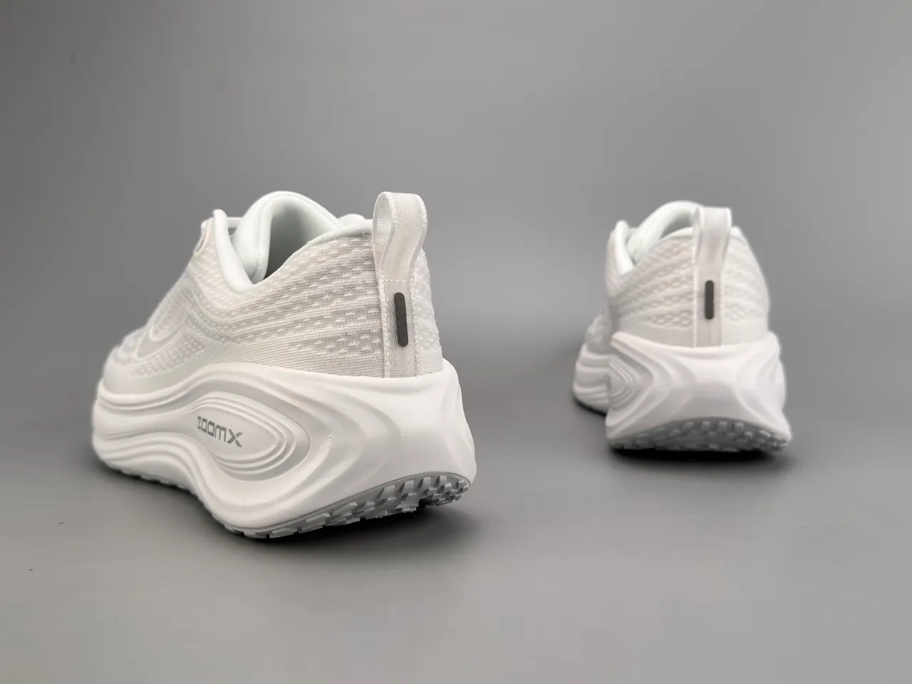 Nike White Gray Engineered Knit Upper Sculpted Wave Midsole Running Shoes 6