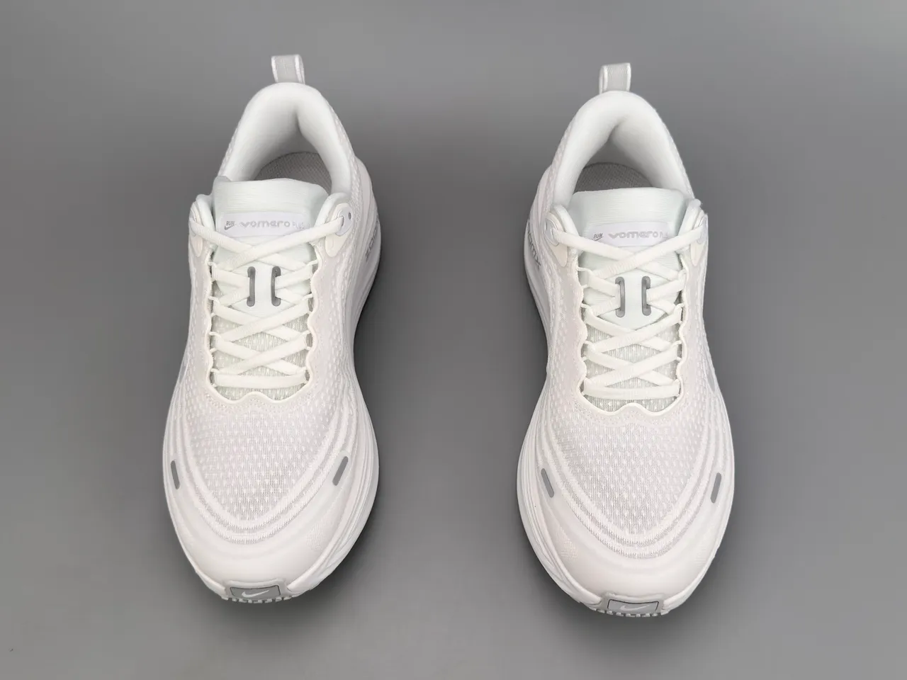 Nike White Gray Engineered Knit Upper Sculpted Wave Midsole Running Shoes 9