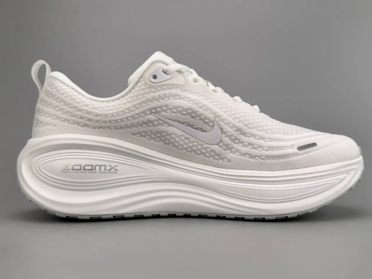 Nike White Gray Engineered Knit Upper Sculpted Wave Midsole Running Shoes 10