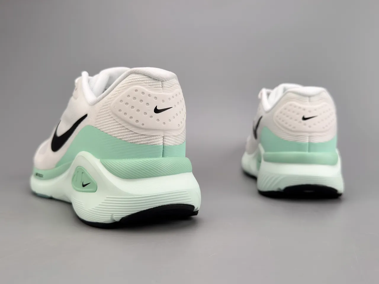 Nike White Green Engineered Mesh Upper Sculpted ReactX Midsole Running Shoes 2