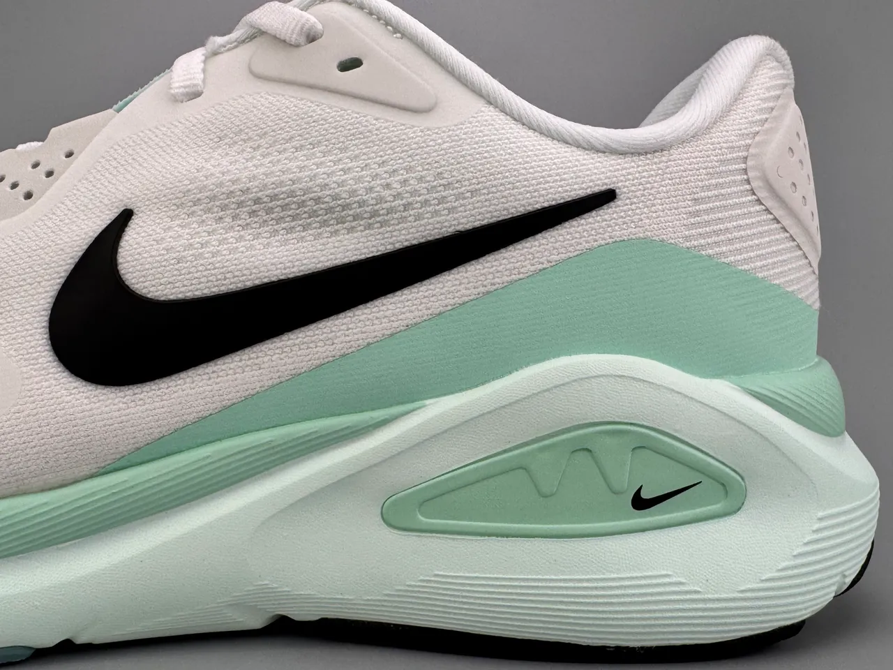 Nike White Green Engineered Mesh Upper Sculpted ReactX Midsole Running Shoes 3