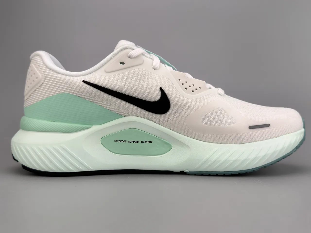 Nike White Green Engineered Mesh Upper Sculpted ReactX Midsole Running Shoes 10